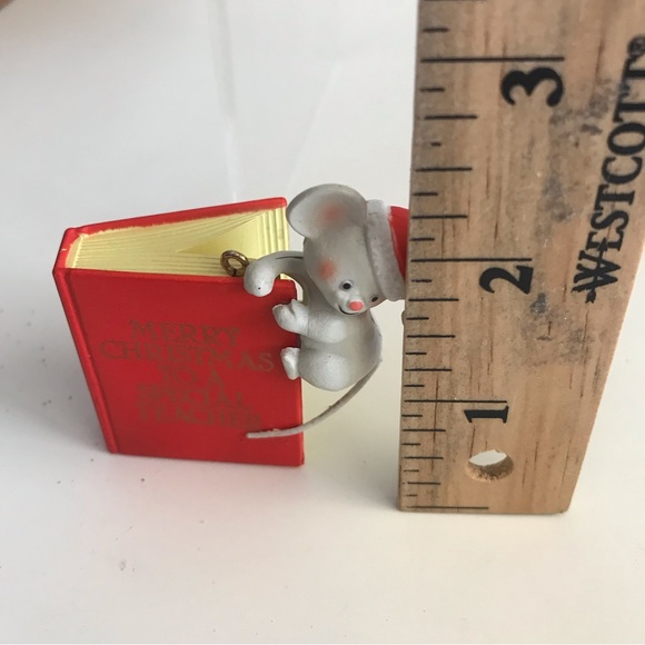 Lot of 7 Vintage Christmas Ornaments Made Of Wood, Metal, Plastic, Felt & Yarn - Picture 13 of 16